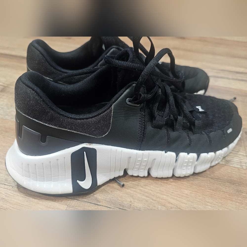 Nike Metcon 5 | Women’s size 9 - Picture 3 of 5